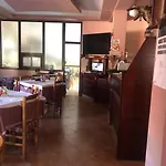 Bar Restaurant Drraska فندق