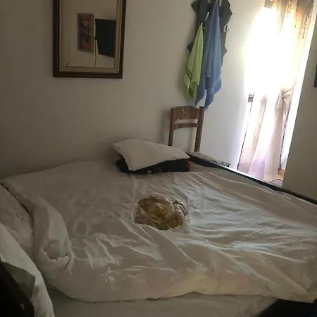 Bar Restaurant Drraska فندق *