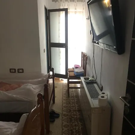 Bar Restaurant Drraska فندق Maliq